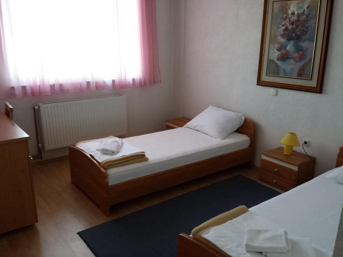 בוסנסקה קרופה Hotel Stari Grad Ilma חדר תמונה